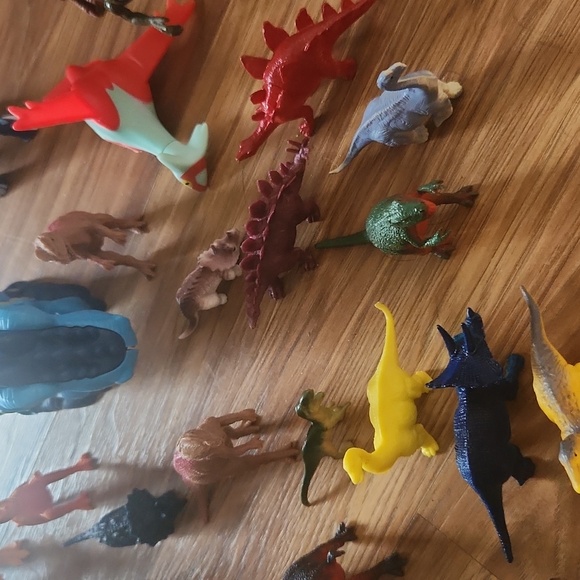 Dinosaur Toy Set for Kids 39 Total - Picture 3 of 6